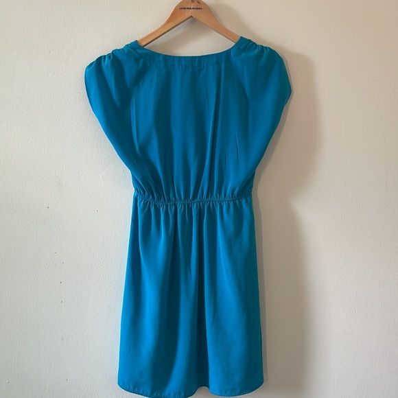 3/$15 Beautiful blue Sleeveless V-Neck Dress Forever 21, Size S (Worn only once) - Picture 4 of 6